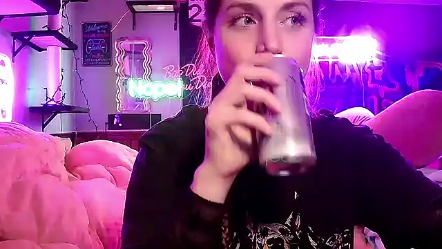 Snapshot of mirannacult chatting on March 3, 9:11 am mirannacult online show from March 3, 9:11 am