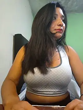 Snapshot of yuliparis chatting on December 9, 11:56 pm yuliparis online show from December 9, 11:56 pm