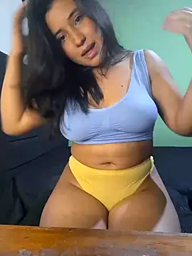 Snapshot of yuliparis chatting on February 1, 1:12 am yuliparis online show from February 1, 1:12 am