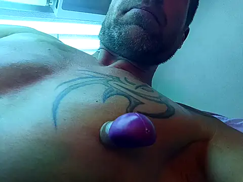 Snapshot of Timbojan28 chatting on February 15, 2:52 am Timbojan28 online show from February 15, 2:52 am