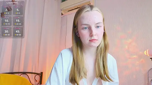 Snapshot of Wild__flowers chatting on April 22, 8:21 pm Wild flowers online show from April 22, 8:21 pm