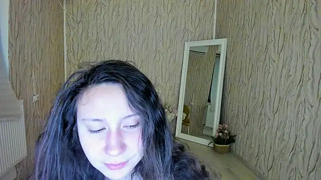 Snapshot of AishaRouhi chatting on January 13, 5:23 am AishaRouhi online show from January 13, 5:23 am