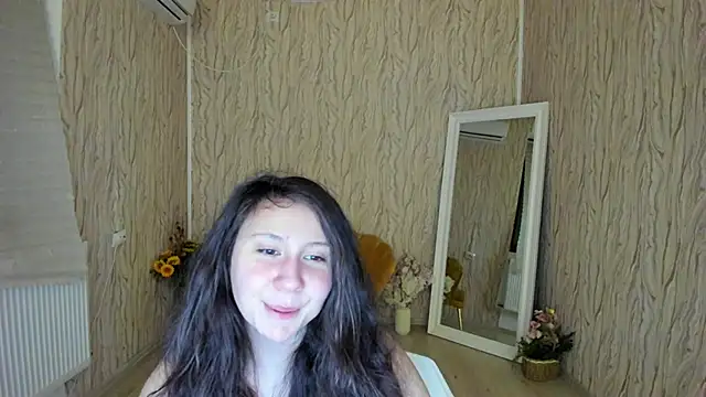 Snapshot of AishaRouhi chatting on January 19, 3:29 am AishaRouhi online show from January 19, 3:29 am