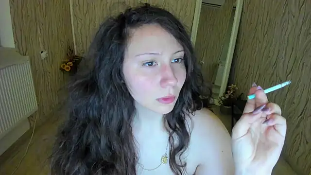 Snapshot of AishaRouhi chatting on February 1, 3:19 am AishaRouhi online show from February 1, 3:19 am
