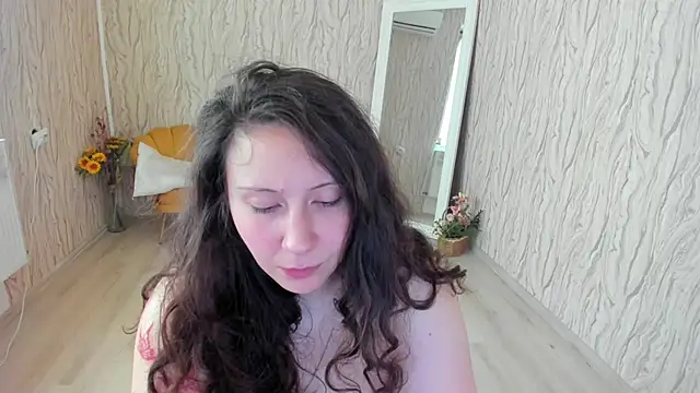 Snapshot of AishaRouhi chatting on February 8, 9:56 am AishaRouhi online show from February 8, 9:56 am
