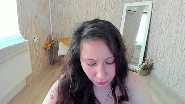Snapshot of AishaRouhi chatting on February 14, 8:21 am AishaRouhi online show from February 14, 8:21 am