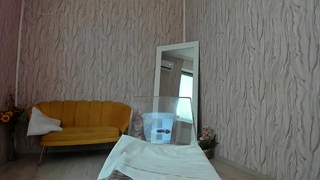 Snapshot of AishaRouhi chatting on February 15, 8:33 am AishaRouhi online show from February 15, 8:33 am