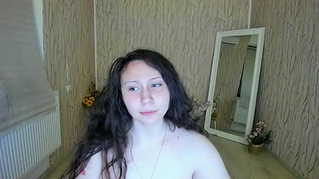 Snapshot of AishaRouhi chatting on February 18, 6:26 pm AishaRouhi online show from February 18, 6:26 pm