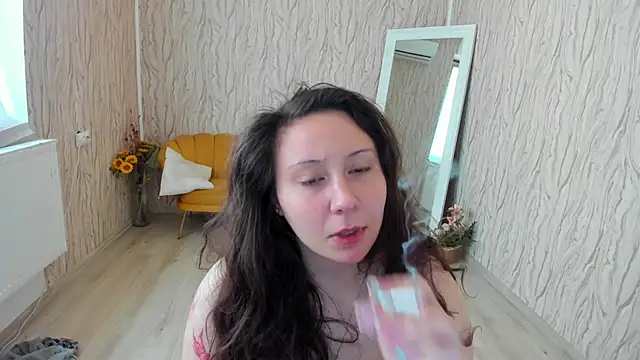 Snapshot of AishaRouhi chatting on March 4, 6:37 am AishaRouhi online show from March 4, 6:37 am