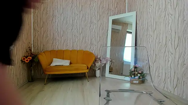 Snapshot of AishaRouhi chatting on March 14, 3:15 am AishaRouhi online show from March 14, 3:15 am