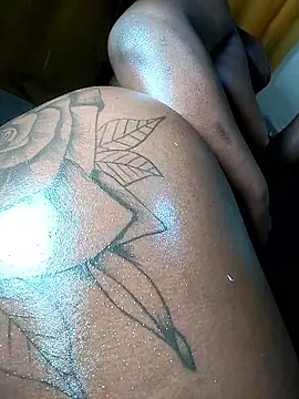 Hugemassivebootie online show from November 8, 8:47 am