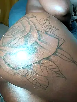 Hugemassivebootie online show from November 30, 5:22 am