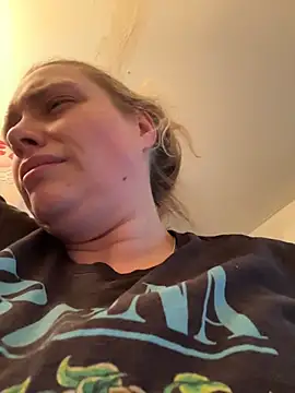Lalalynn online show from May 12, 7:00 pm