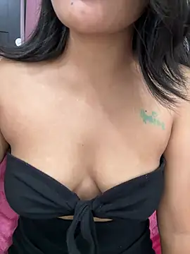 LeisyXO online show from March 24, 7:30 pm