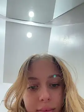 Snapshot of enjoy_my_beauty chatting on December 12, 7:30 am enjoy my beauty online show from December 12, 7:30 am