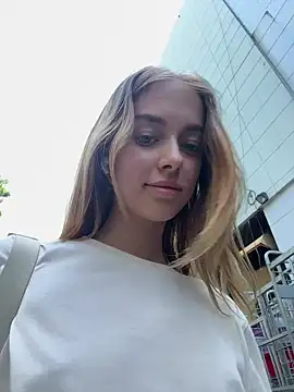 Snapshot of enjoy_my_beauty chatting on January 10, 4:54 am enjoy my beauty online show from January 10, 4:54 am