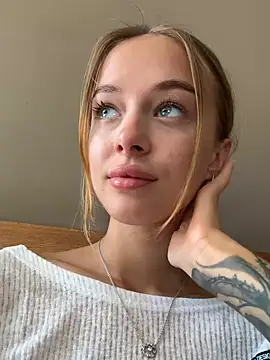 Snapshot of enjoy_my_beauty chatting on February 6, 4:31 am enjoy my beauty online show from February 6, 4:31 am