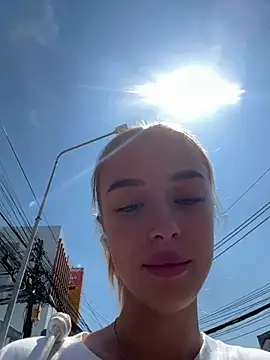 Snapshot of enjoy_my_beauty chatting on February 12, 4:33 am enjoy my beauty online show from February 12, 4:33 am