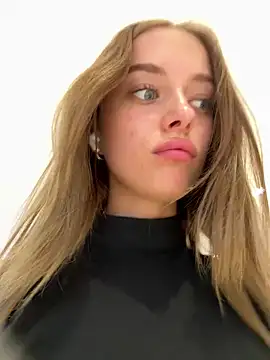 Snapshot of enjoy_my_beauty chatting on February 22, 4:18 am enjoy my beauty online show from February 22, 4:18 am