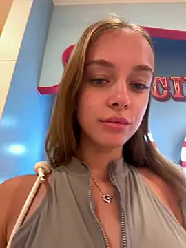 Snapshot of enjoy_my_beauty chatting on March 17, 4:19 am enjoy my beauty online show from March 17, 4:19 am