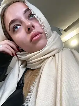 Snapshot of enjoy_my_beauty chatting on October 30, 6:59 am enjoy my beauty online show from October 30, 6:59 am