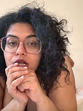 Snapshot of Curvydesifromgermany chatting on February 3, 10:36 am Curvydesifromgermany online show from February 3, 10:36 am