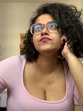 Snapshot of Curvydesifromgermany chatting on March 10, 12:48 pm Curvydesifromgermany online show from March 10, 12:48 pm