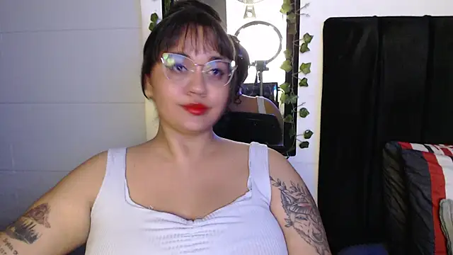 Snapshot of Alezapark chatting on July 25, 12:42 am Alezapark online show from July 25, 12:42 am