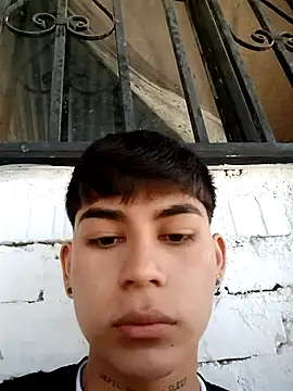 Snapshot of Lukas_strong chatting on September 25, 2:43 pm Lukas strong online show from September 25, 2:43 pm
