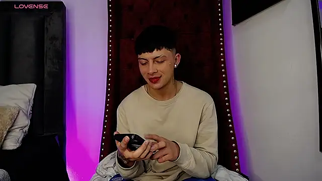 Steev Novoa online show from December 7, 4:20 am