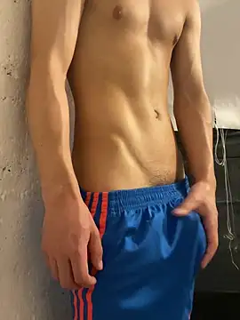 Snapshot of Mrtzz_ chatting on February 12, 8:40 pm Mrtzz online show from February 12, 8:40 pm