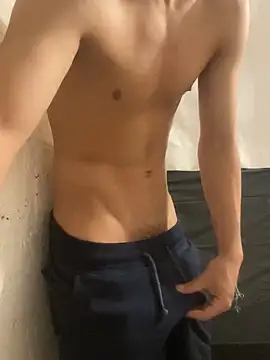 Snapshot of Mrtzz_ chatting on February 18, 7:10 am Mrtzz online show from February 18, 7:10 am