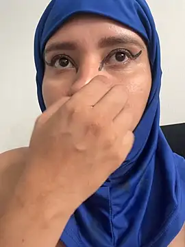 Snapshot of hannahayat chatting on June 22, 2:47 pm hannahayat online show from June 22, 2:47 pm