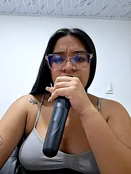 -VICKKY online show from April 16, 9:39 pm