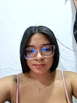 Snapshot of -VICKKY chatting on June 25, 2:32 pm -VICKKY online show from June 25, 2:32 pm