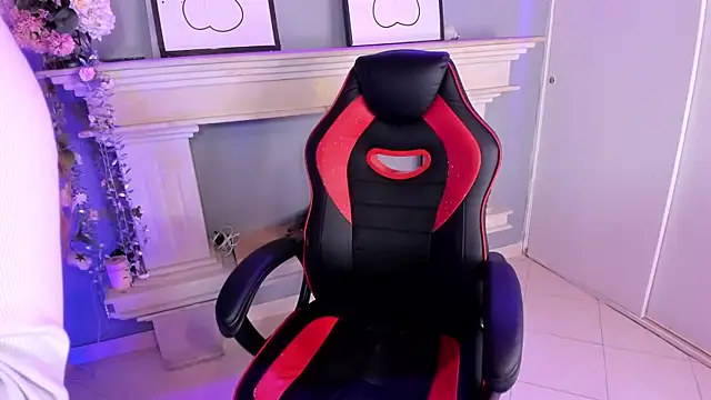 Snapshot of tiffany_becker chatting on March 18, 7:42 pm tiffany becker online show from March 18, 7:42 pm