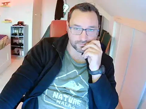 Snapshot of Fantaxx86 chatting on December 13, 11:23 am Fantaxx86 online show from December 13, 11:23 am