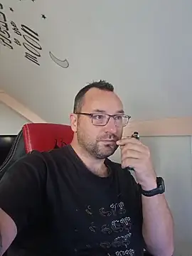 Snapshot of Fantaxx86 chatting on November 9, 11:41 am Fantaxx86 online show from November 9, 11:41 am