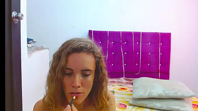 Snapshot of chantalsemenova1 chatting on March 18, 2:48 pm chantalsemenova1 online show from March 18, 2:48 pm