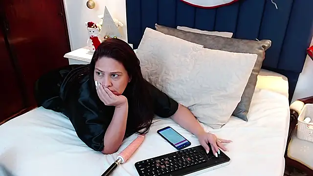 Snapshot of KattaGoez chatting on December 28, 2:33 am KattaGoez online show from December 28, 2:33 am