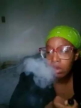 Snapshot of madamsensuale chatting on January 4, 9:41 pm madamsensuale online show from January 4, 9:41 pm