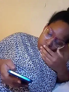 Snapshot of madamsensuale chatting on January 21, 1:29 am madamsensuale online show from January 21, 1:29 am