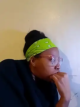 Snapshot of madamsensuale chatting on January 23, 3:26 am madamsensuale online show from January 23, 3:26 am