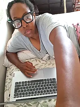Snapshot of madamsensuale chatting on June 22, 7:55 pm madamsensuale online show from June 22, 7:55 pm