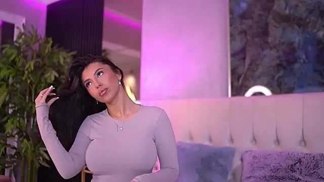 AishaDevoe online show from February 6, 7:18 pm