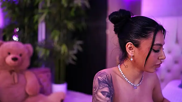 AishaDevoe online show from March 1, 7:15 pm