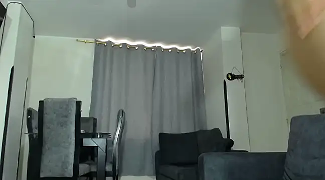 julianamorant online show from March 18, 6:04 pm