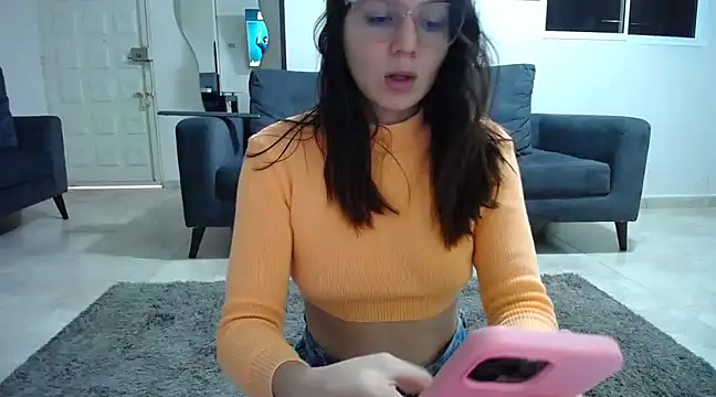 julianamorant online show from March 20, 6:20 pm