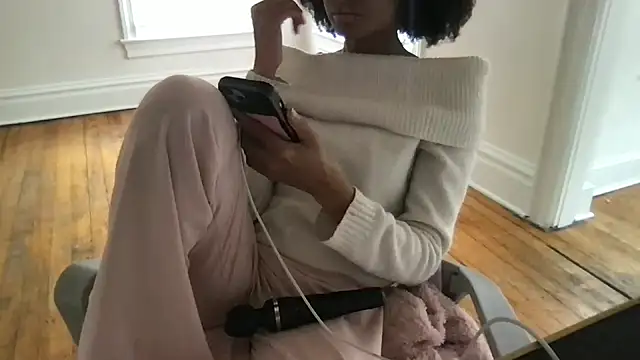 loveofbea online show from April 11, 9:41 pm