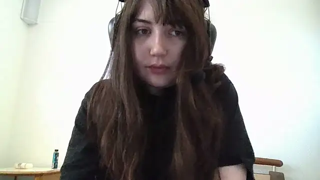 Lynylou online show from May 30, 2:47 pm